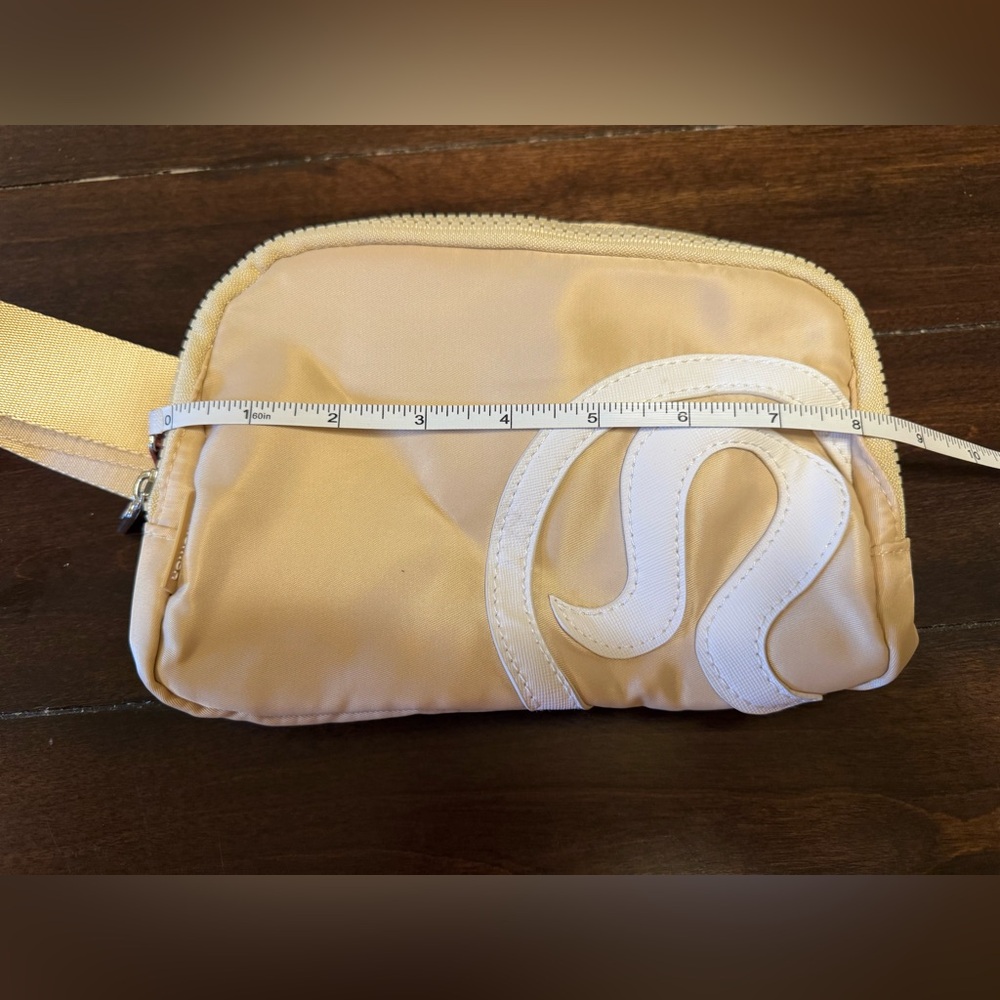 NWOT Lululemon everywhere belt bag 1L - Picture 13 of 15
